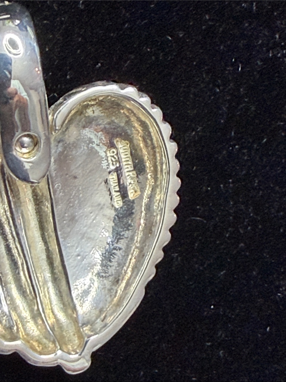 Judith Ripka Silver Ribbed Heart Toggle Brooch - Picture 6 of 9